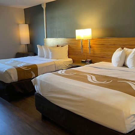Quality Inn Frontier At Us Hwy 30 Clinton Екстериор снимка