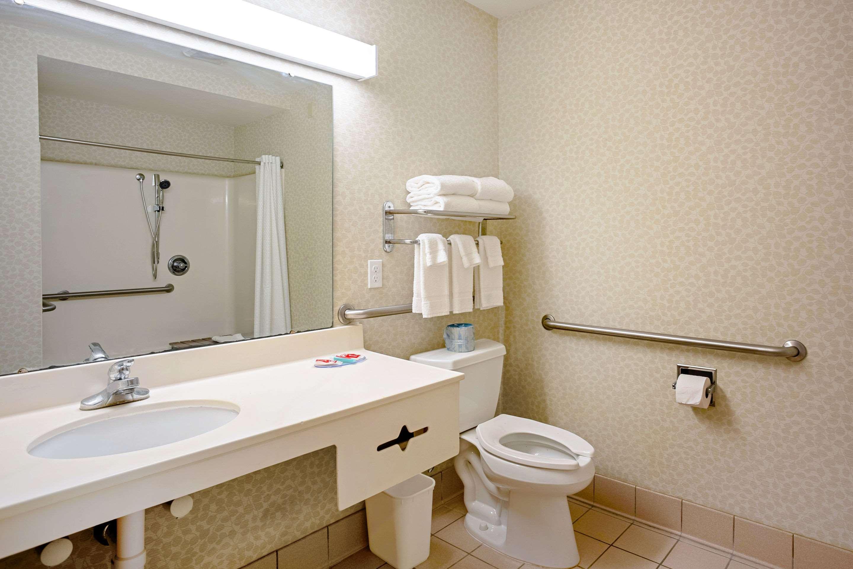 Quality Inn Frontier At Us Hwy 30 Clinton Екстериор снимка