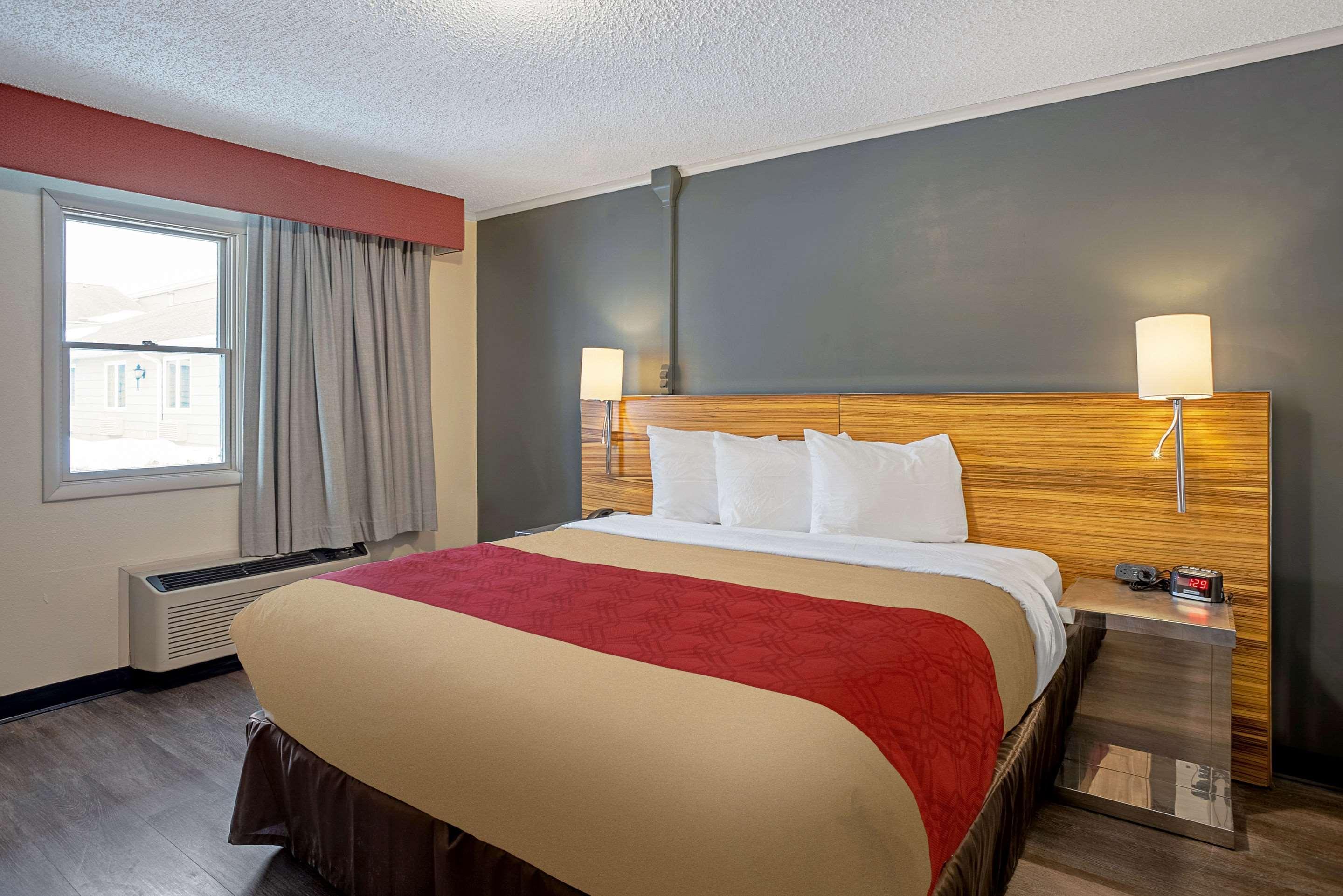 Quality Inn Frontier At Us Hwy 30 Clinton Екстериор снимка