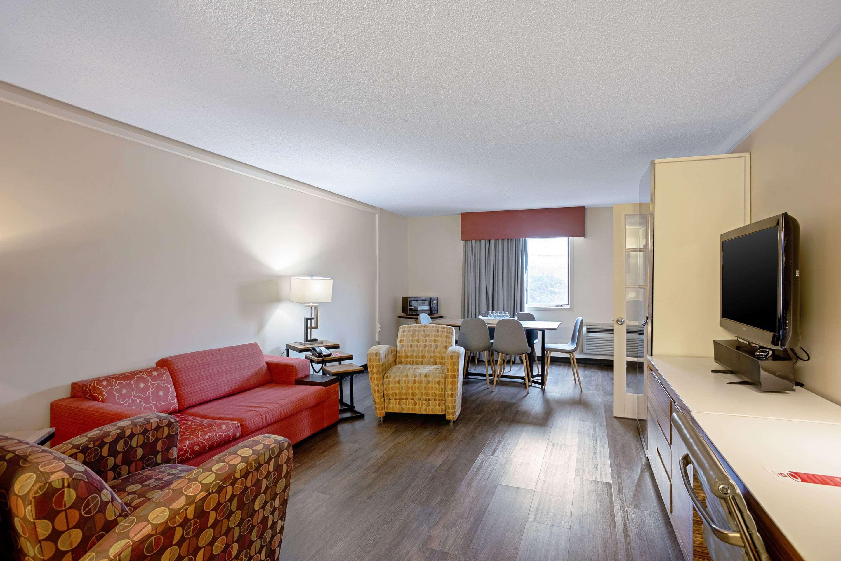 Quality Inn Frontier At Us Hwy 30 Clinton Екстериор снимка