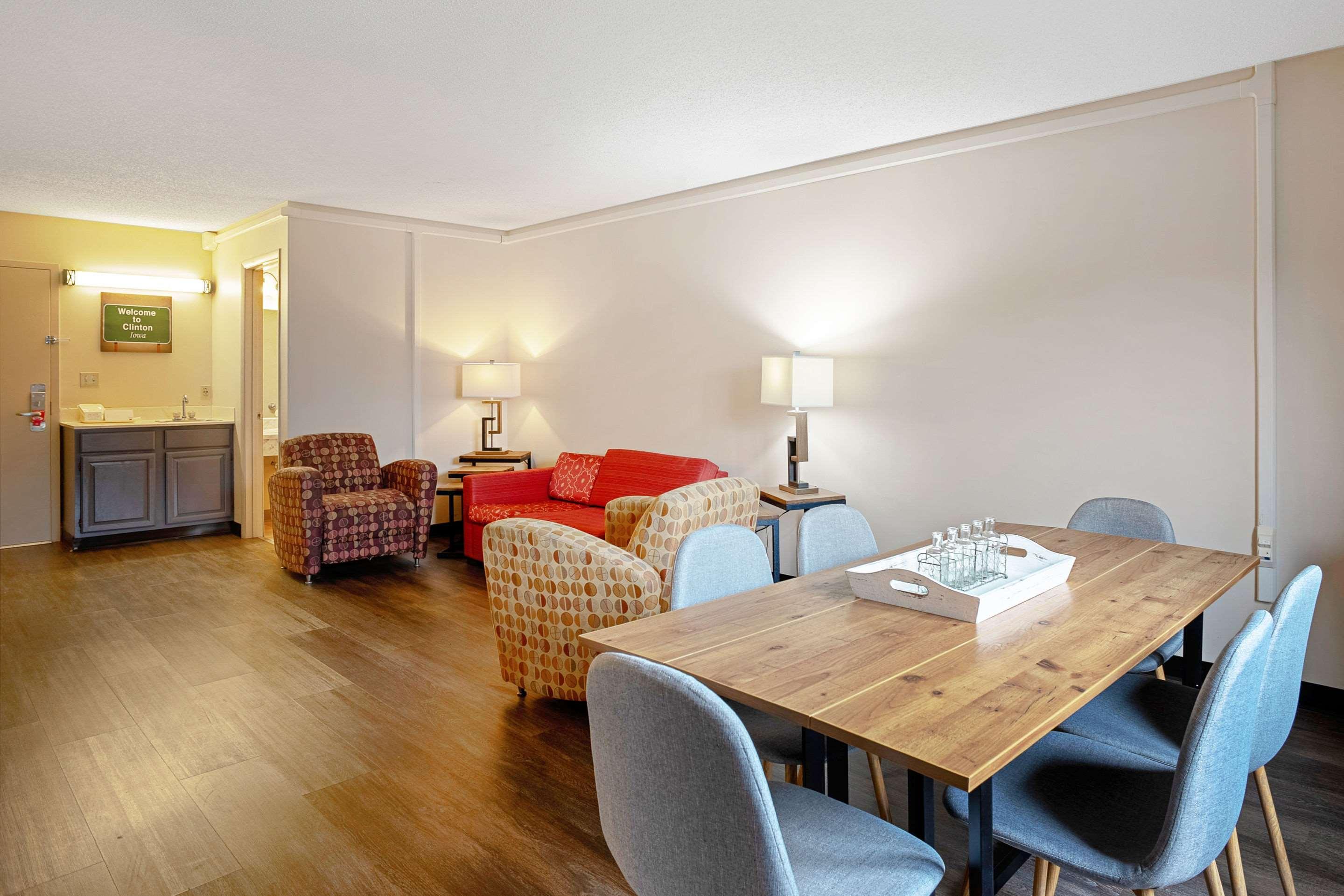 Quality Inn Frontier At Us Hwy 30 Clinton Екстериор снимка