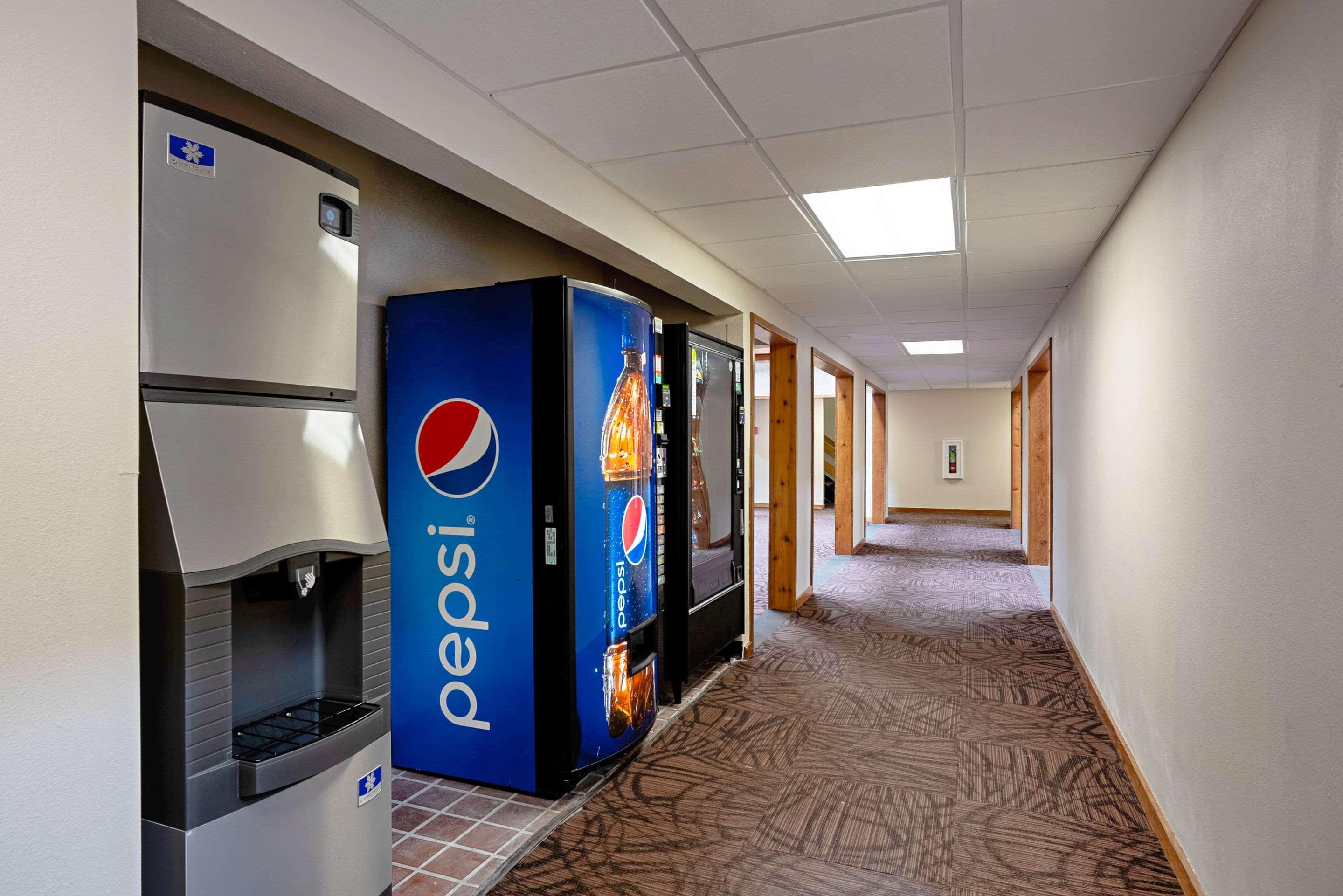 Quality Inn Frontier At Us Hwy 30 Clinton Екстериор снимка