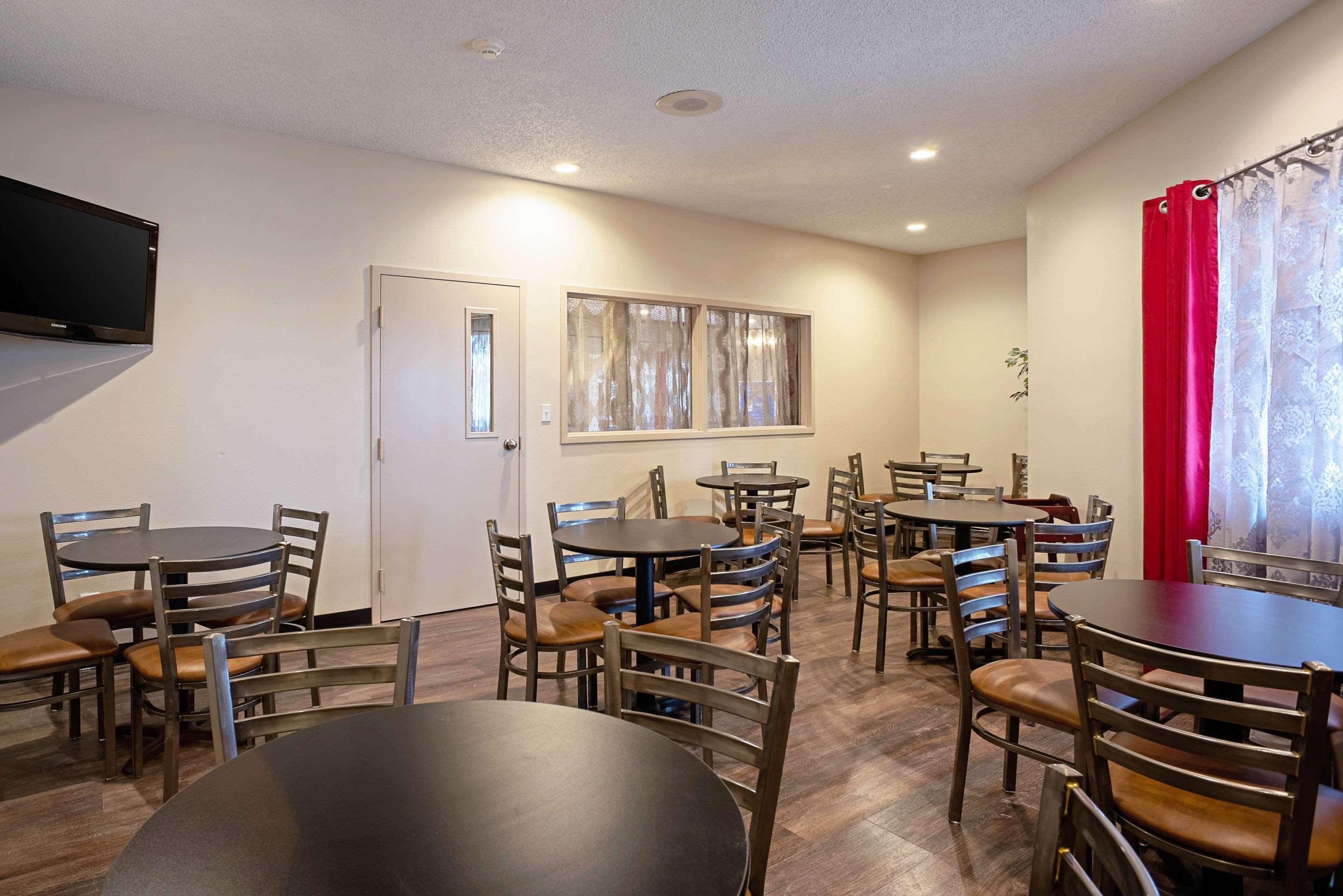 Quality Inn Frontier At Us Hwy 30 Clinton Екстериор снимка