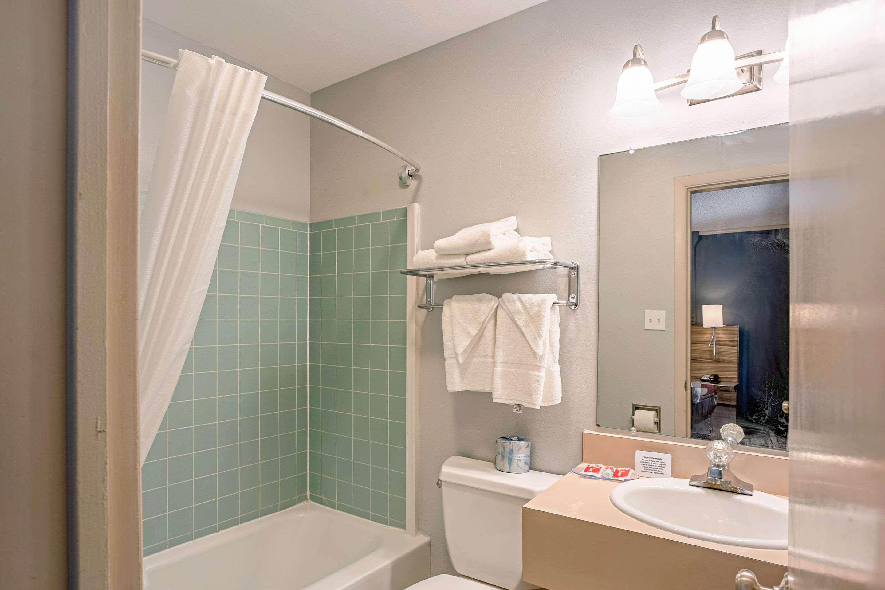 Quality Inn Frontier At Us Hwy 30 Clinton Екстериор снимка