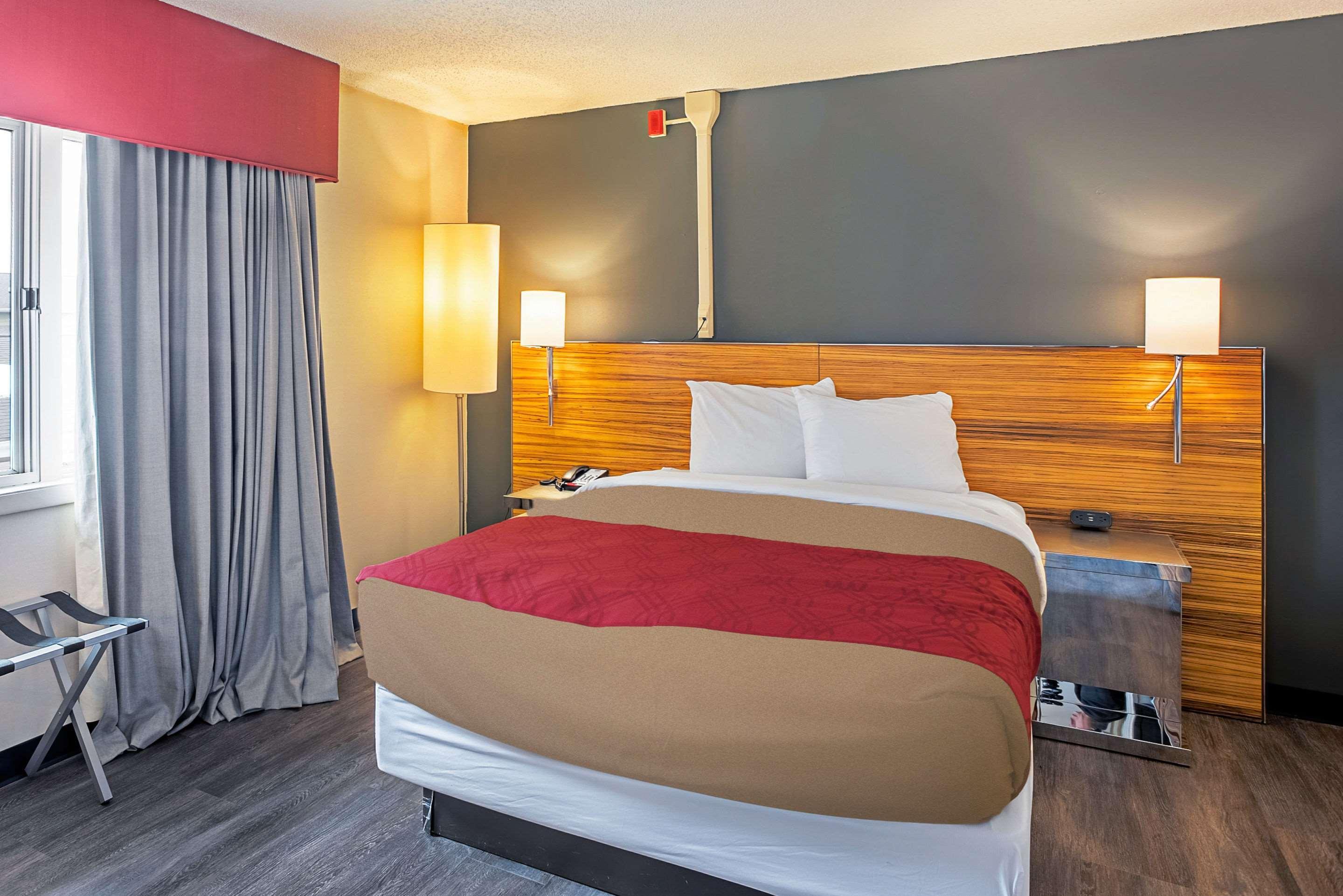 Quality Inn Frontier At Us Hwy 30 Clinton Екстериор снимка