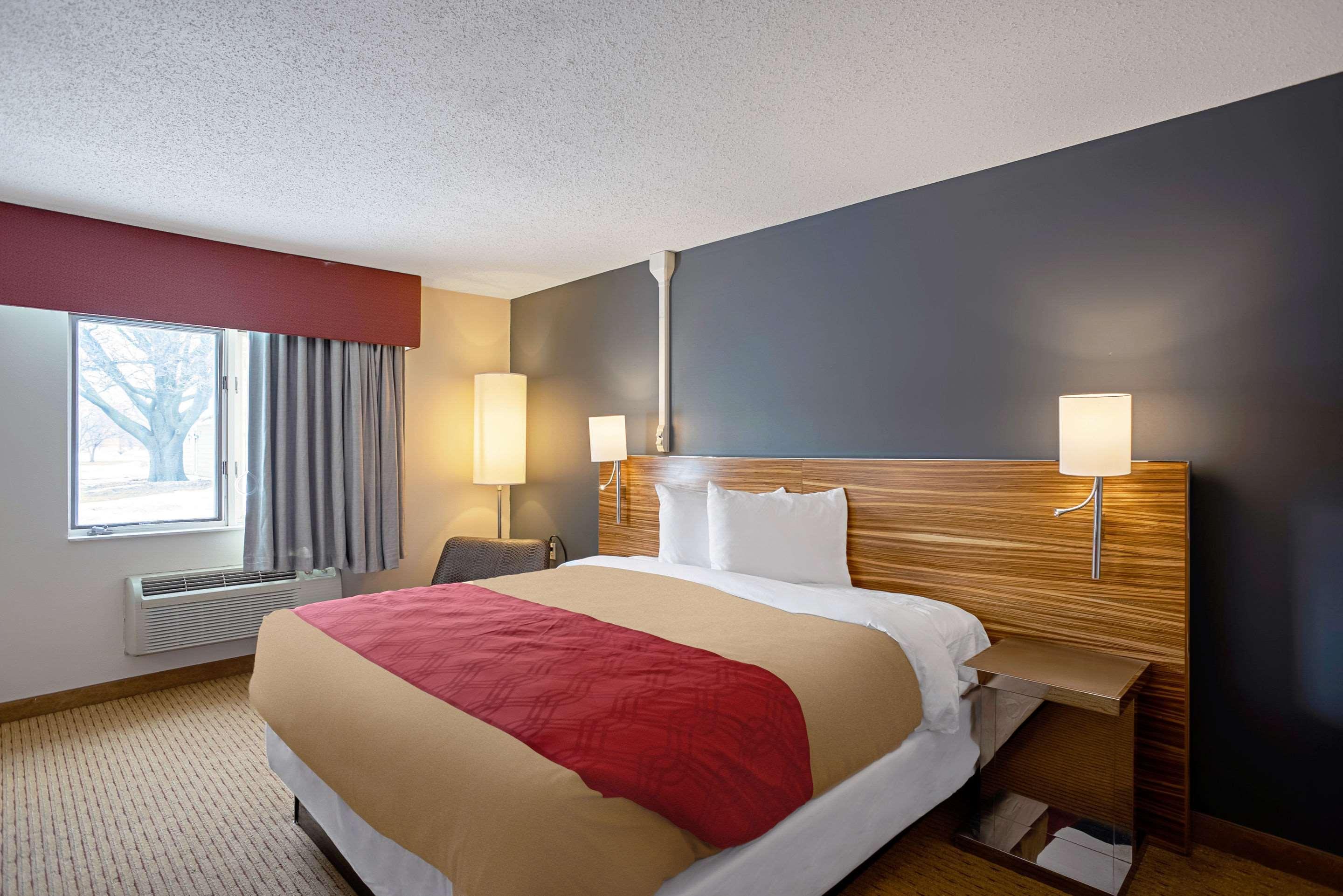 Quality Inn Frontier At Us Hwy 30 Clinton Екстериор снимка