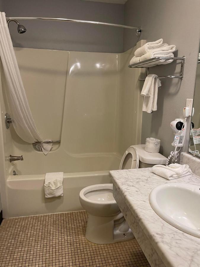 Quality Inn Frontier At Us Hwy 30 Clinton Екстериор снимка