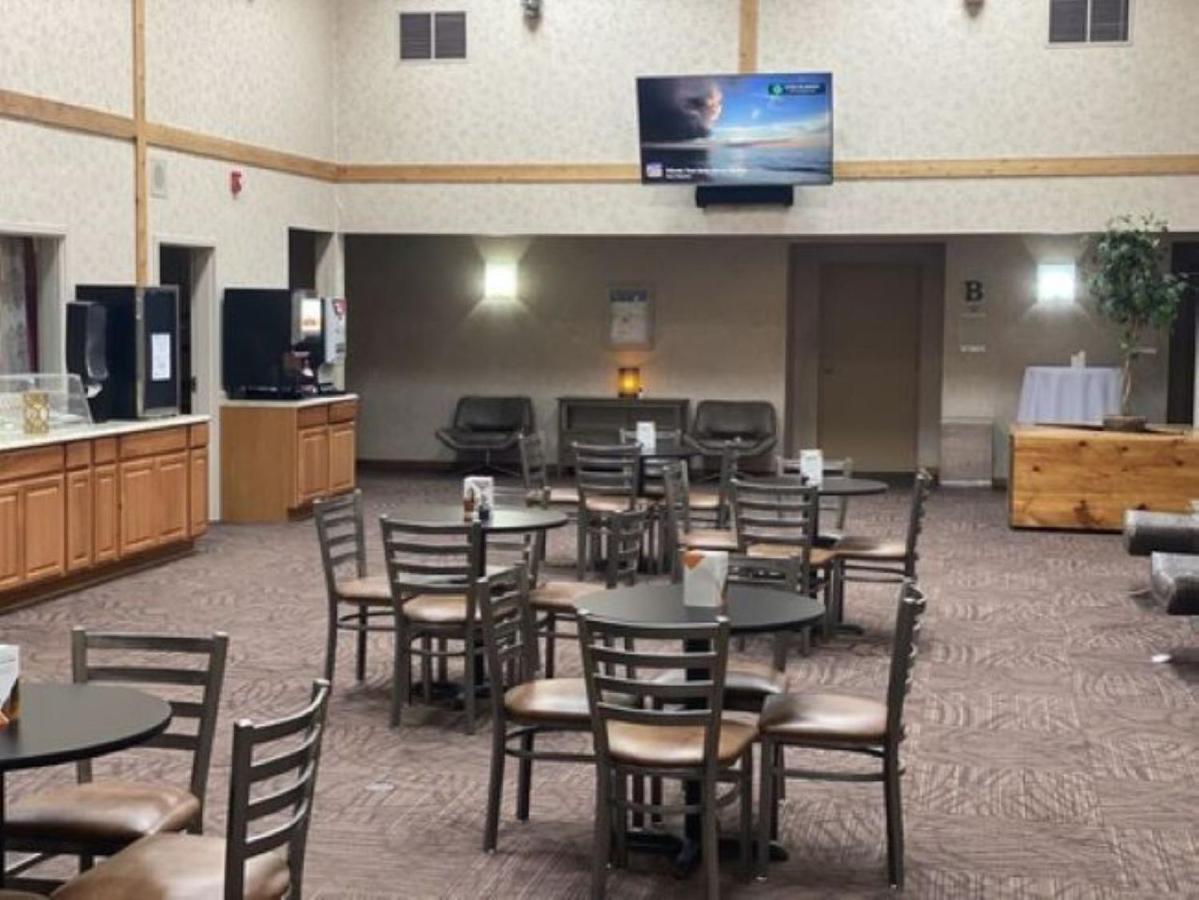 Quality Inn Frontier At Us Hwy 30 Clinton Екстериор снимка